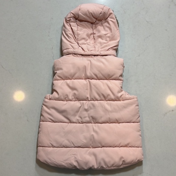 H&M puffer vest with faux fur, like new, size 1 1/2- 2 years. - Picture 2 of 3